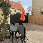 L'escalier Rouge - Maison Typique Avec Cour *