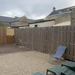 L'escalier Rouge - Maison Typique Avec Cour Ferienhaus