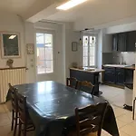 L'escalier Rouge - Maison Typique Avec Cour * Luc-sur-Mer