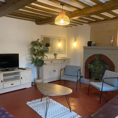 Holiday home L'escalier Rouge - Maison Typique Avec Cour *