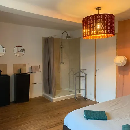 Holiday home L'escalier Rouge - Maison Typique Avec Cour *