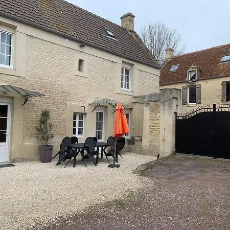 L'escalier Rouge - Maison Typique Avec Cour *