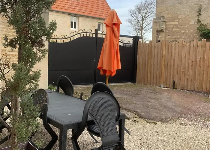 L'escalier Rouge - Maison Typique Avec Cour *