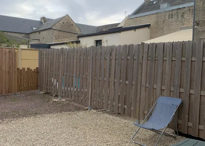 L'escalier Rouge - Maison Typique Avec Cour Holiday home
