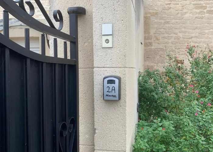 L'escalier Rouge - Maison Typique Avec Cour * Luc-sur-Mer
