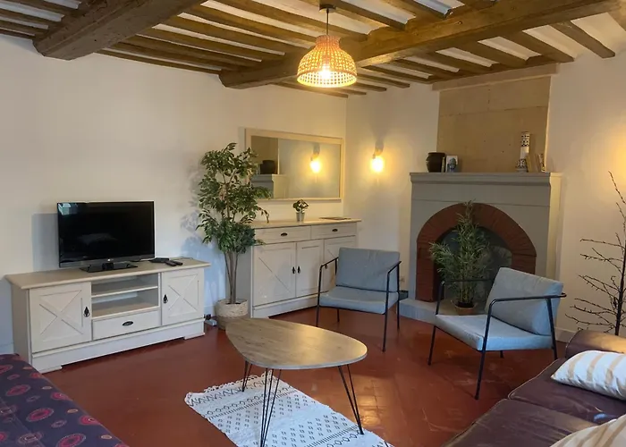 Holiday home L'escalier Rouge - Maison Typique Avec Cour *