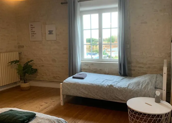 L'escalier Rouge - Maison Typique Avec Cour * Luc-sur-Mer