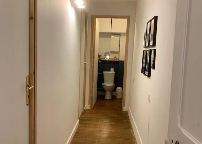 L'escalier Rouge - Maison Typique Avec Cour Holiday home