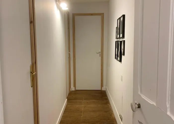 L'escalier Rouge - Maison Typique Avec Cour Holiday home *