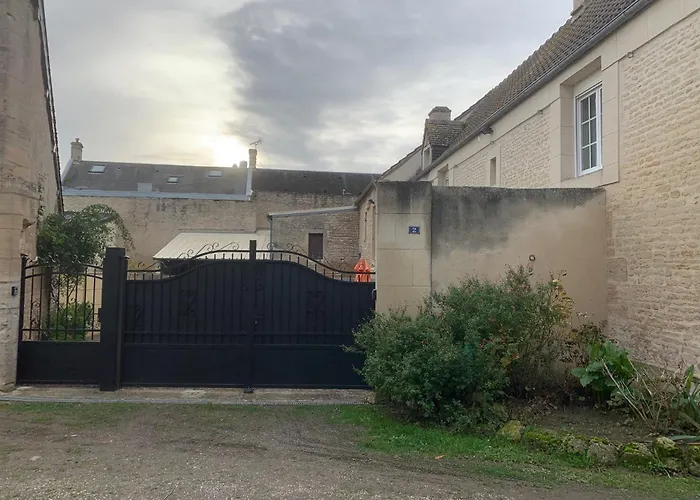 Holiday home L'escalier Rouge - Maison Typique Avec Cour *