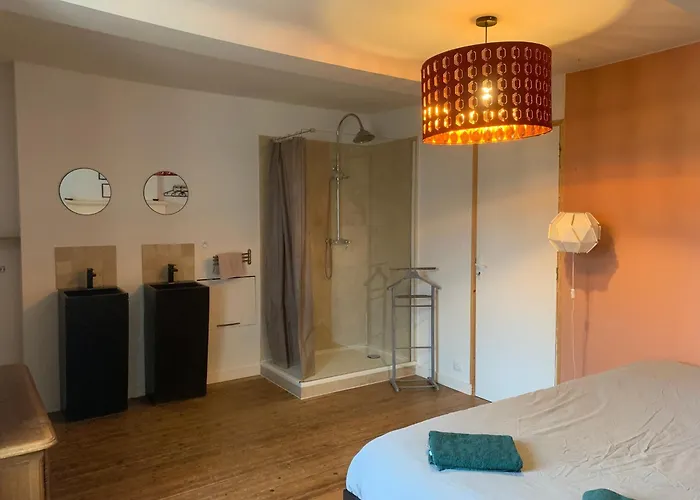 Holiday home L'escalier Rouge - Maison Typique Avec Cour *