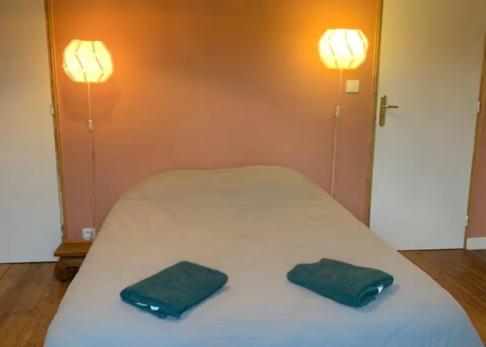 Holiday home L'escalier Rouge - Maison Typique Avec Cour Luc-sur-Mer