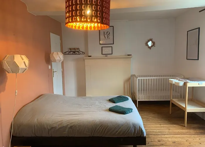 Holiday home L'escalier Rouge - Maison Typique Avec Cour *