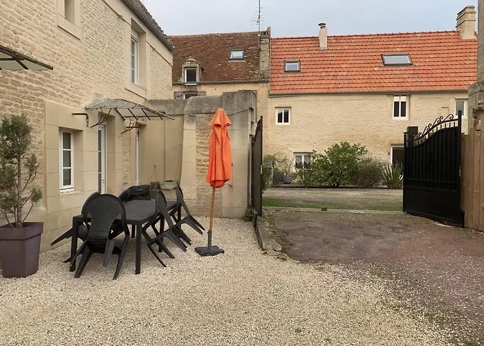 Holiday home L'escalier Rouge - Maison Typique Avec Cour *