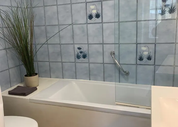 L'escalier Rouge - Maison Typique Avec Cour Holiday home