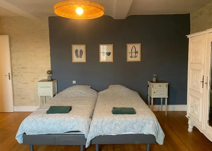 L'escalier Rouge - Maison Typique Avec Cour Luc-sur-Mer