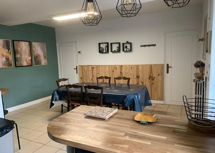 Holiday home L'escalier Rouge - Maison Typique Avec Cour *