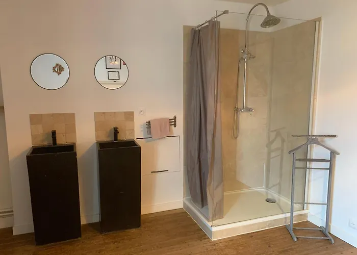 Holiday home L'escalier Rouge - Maison Typique Avec Cour Luc-sur-Mer