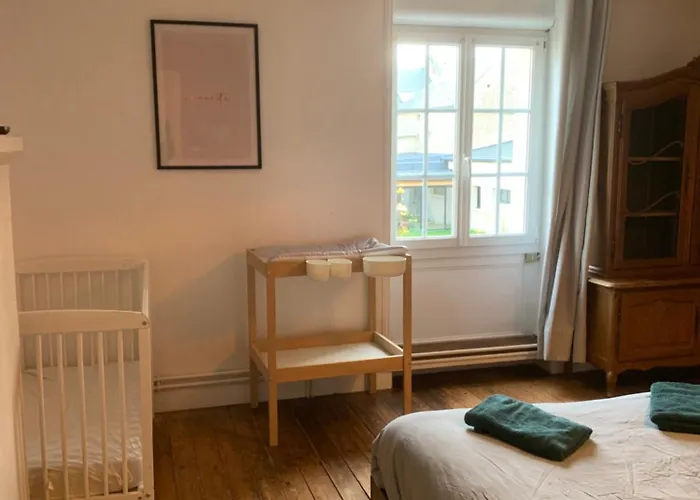 Holiday home L'escalier Rouge - Maison Typique Avec Cour Luc-sur-Mer