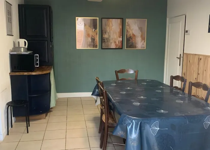 Holiday home L'escalier Rouge - Maison Typique Avec Cour